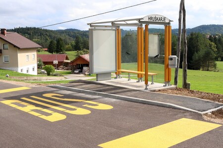 HRUŠKARJE  AVTOBUSNO POSTAJALIŠČE NOVI NADSTREŠEK 02 FOTO LJUBO VUKELIČ